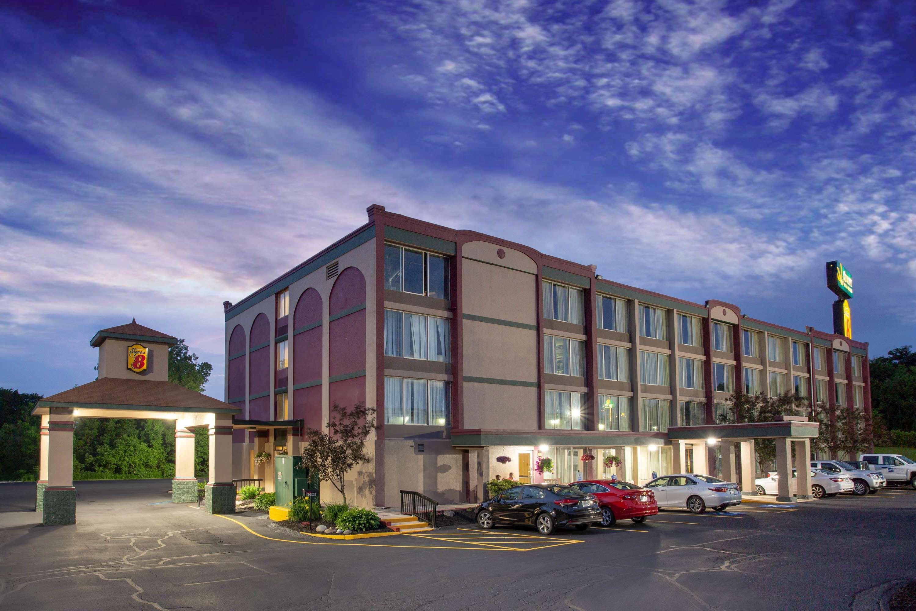 Super 8 By Wyndham Erie/I 90 Hotel Exterior photo