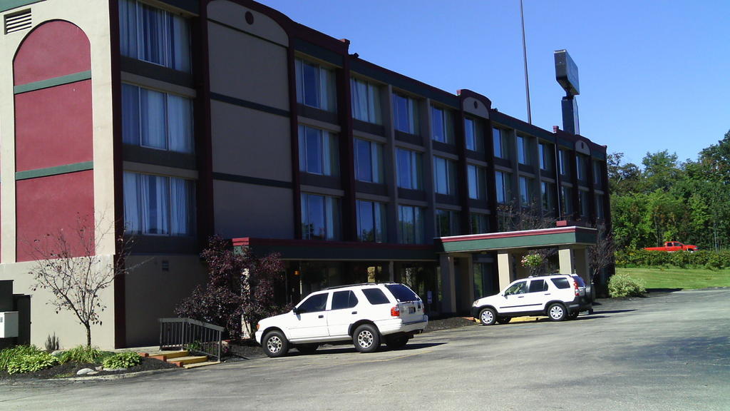 Super 8 By Wyndham Erie/I 90 Hotel Exterior photo